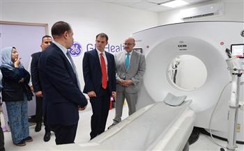 مستشفى الشيخ زايد يستقبل وزير الدولة البريطاني لشؤون الشرق الأوسط لمتابعة دعم المصابين الفلسطينيين