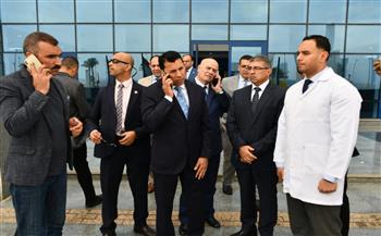 وزير الرياضة يطمئن على حالة لصابي انقلاب ميني باص على طريق العاصمة الإدارية