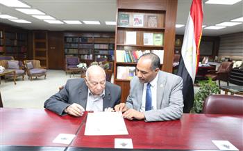 هيئة الكتاب تتعاقد مع الدكتور عبد الحكيم راضي لإصدار مؤلفاته 