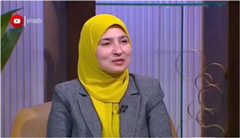 هل تُؤثَّم الزوجة إذا أخفت راتبها الحقيقي عن زوجها؟.. عضو مركز الأزهر العالمي تجيب