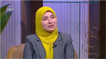 هل عمل الزوجة يوجب عليها المشاركة في نفقات البيت؟.. عضو مركز الأزهر العالمي توضح