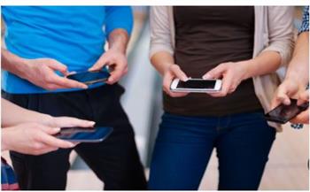 هل يجوز الصلاة على النبي خلال اللعب على الهاتف؟.. أمين الفتوى يجيب