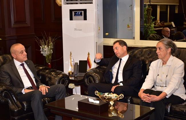 محافظ الأقصر يبحث مع السفير الفرنسي تعزيز التعاون المشترك