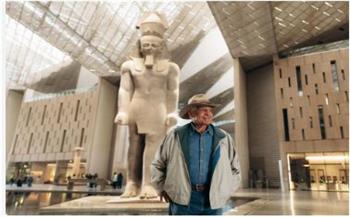 زاهي حواس يعلن إطلاق حملة جمع مليون توقيع للمطالبة بعودة الآثار المصرية من الخارج