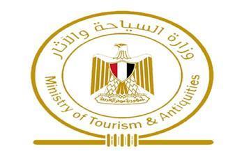 "السياحة والآثار" تنفي ترك أغطية بلاستيكية ممزقة ومُلقاة على الأرض حول السور المحيط بالمتحف الكبير 