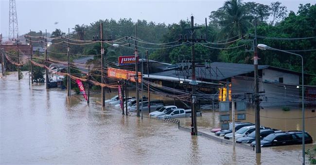 رئيس وزراء تايلاند يعتذر لضحايا فيضانات "هات ياي" ويتعهّد بحزمة مساعدات عاجلة