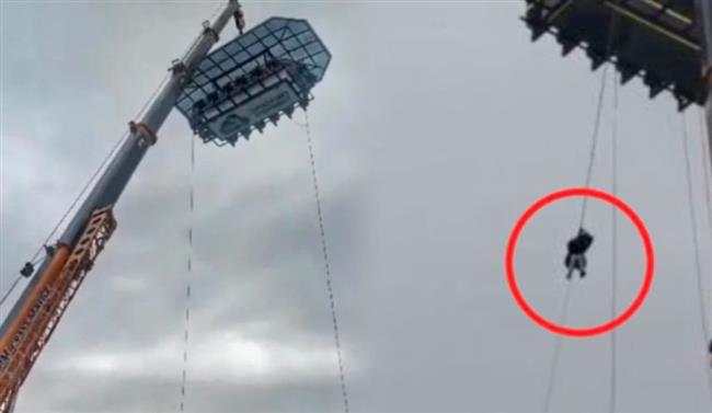 شاهد.. عشاء في مطعم هوائي يتحول إلى كابوس مرعب