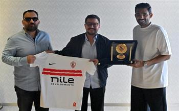 بعثة الزمالك تكرم القنصل المصري في جنوب أفريقيا تقديرًا لجهوده