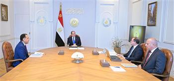 الرئيس السيسي يجتمع مع رئيس الوزراء ووزير المالية