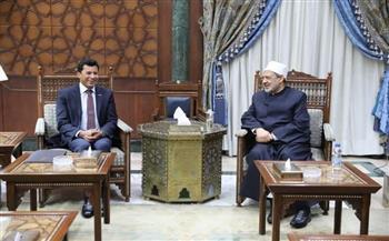 شيخ الأزهر يبحث مع وزير الشباب والرياضة تعزيز التَّعاون المشترك