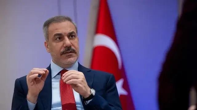 خلال زيارته لطهران.. وزير الخارجية التركي يعقد محادثات مع رئيس البرلمان الإيراني