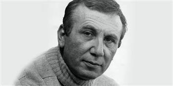 نزار قباني.. شاعر العشق لا يغيب في يوم الحب