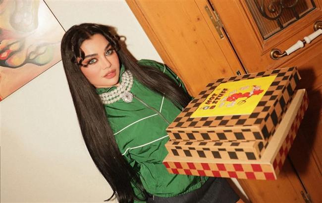 هيفاء وهبي تنشر   صور من كليب "إحنا الشلة"