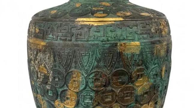 بسعر لا يٌصدق.. بيع مزهرية صينية لإمبراطور من القرن الـ18