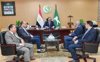 محافظ الشرقية يبحث معوقات رصف طريق النكارية - القنايات