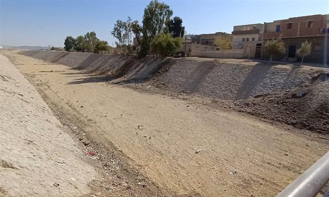 محافظ المنيا يتفقد مخرات السيول لمتابعة جاهزيتها واستعدادها قبل موسم الأمطار