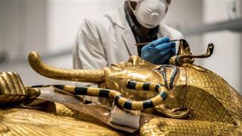 «أطبـــاء الآثــــار»  يعيدون الحياة للقطع الأثرية