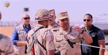 وزير الدفاع يشهد إجراءات تفتيش الحرب لأحد تشكيلات المنطقة المركزية العسكرية