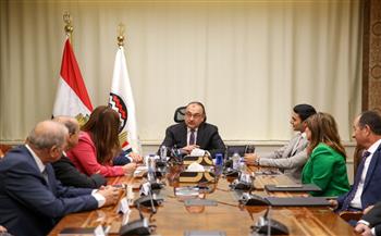 وزير قطاع الأعمال العام يشهد توقيع عقد تمويل إنشاء أول مصنع لإنتاج أقراص الكلور في مصر وأفريقيا 