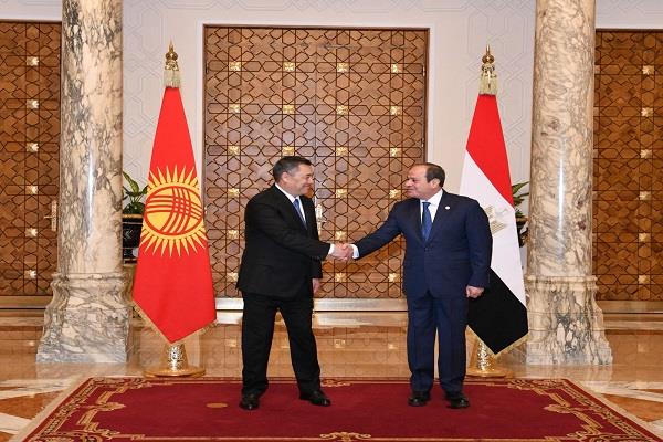 الرئيس السيسي ورئيس قرغيزستان يبحثان جهود تثبيت وقف إطلاق النار في قطاع غزة