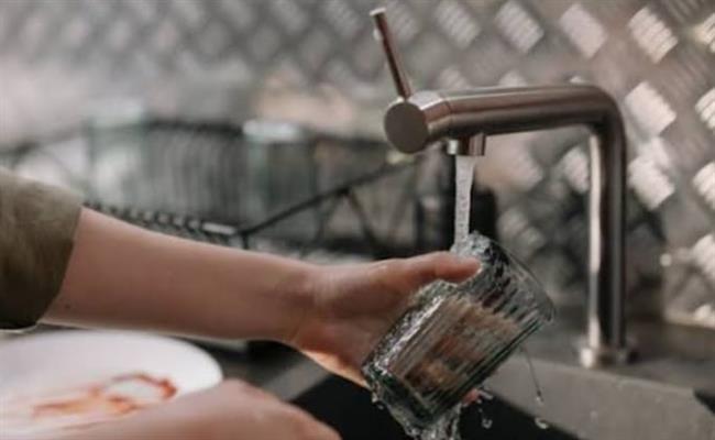 غسالة الأطباق أم  الغسيل اليدوي؟.. أيهما يوفر الماء والطاقة أكثر 