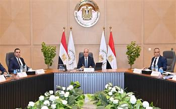 وزير الري: ضرورة قيام المستثمرين بعرض المشروعات المقترح تنفيذها على اللجنة العليا 