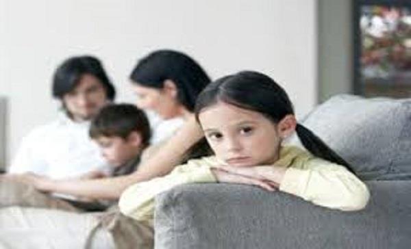 كيف يؤثر تفضيل أحد الأبناء على نفسية إخوته؟ 