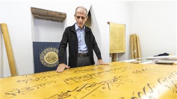 إنجاز غير مسبوق.. عراقي يكتب أكبر مصحف في العالم بخط يده