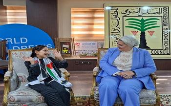 رئيسة القومي للأمومة تستقبل الطفلة الفلسطينية "ريتاج جحا" وتمنحها لقب سفيرة الطفولة للمحبة والسلام