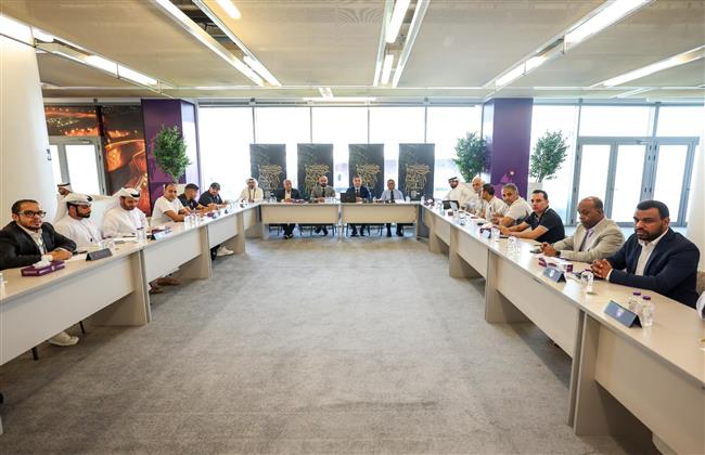 السوبر المصري.. الأهلي بالزي الأحمر وسيراميكا كليوباترا بالقميص الأبيض