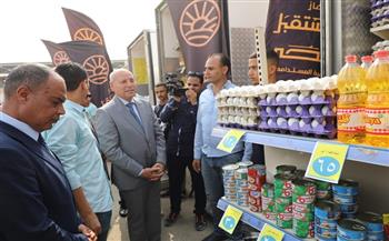 مُحافظ القاهرة ورئيس الغرفة التجارية يتفقدان سوق اليوم الواحد بحي 15 مايو