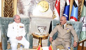 رئيس أركان القوات المسحلة يبحث نظيره الإسباني سبل تعزيز علاقات التعاون العسكري