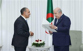 وزير الخارجية والرئيس الجزائري يؤكدان متانة العلاقات الأخوية والتاريخية بين مصر والجزائر