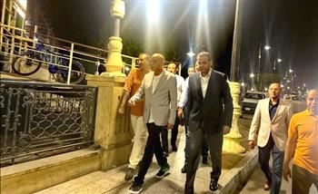 محافظ الأقصر في جولة ليلية مفاجئة بكورنيش النيل لتفقد الخدمات المقدمة للمواطنين