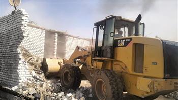 إزالة 20 حالة تعد على الأراضي الزراعية بمركز قنا