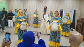 مهرجان «قنا للفنون والحرف التراثية» يرسم البهجة في مركز علاج الأورام بقنا| صور