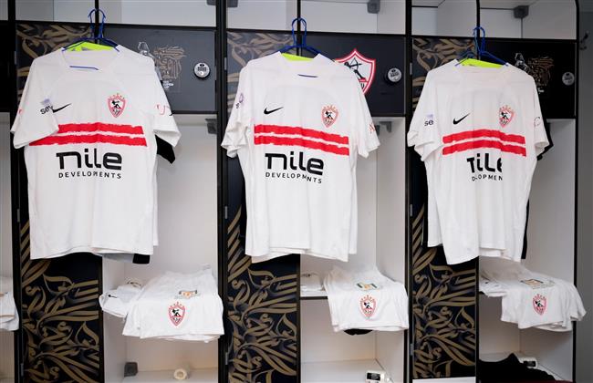السوبر المصري.. قمصان الزمالك تزين استاد آل نهيان يتزين قبل مباراة بيراميدز  