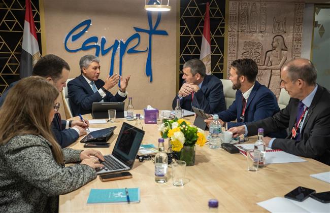 وزير السياحة والآثار يعقد سلسلة لقاءات مهنية مع مسئولي عدد من شركات الطيران العالمية 