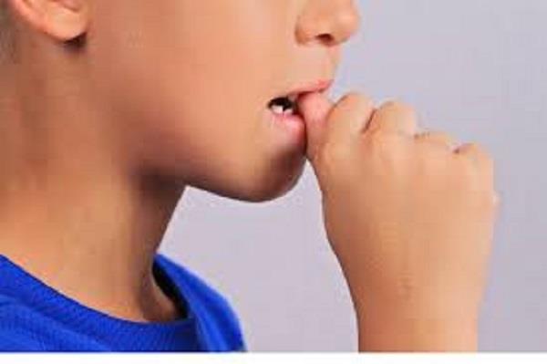 الصحة تقدم.. 4عادات سيئة تؤثر على صحة أسنان طفلك يجب تجنبها