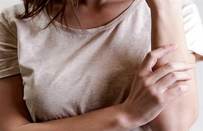 أسباب تنميل اليدين أثناء النوم