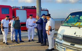 محافظ الإسكندرية يتفقد موقع حادث اشتعال سيارة بالطريق الدولي الساحلي