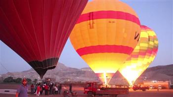 تحليق 65 رحلة بالون طائر تقل أكثر من 1500 سائح بسماء الأقصر