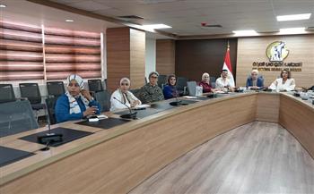 لجنة الشباب بالقومي للمرأة تجتمع مع الموجّهين المشاركين بمرحلة التوجيه والإرشاد لبرنامج “هي تقود”