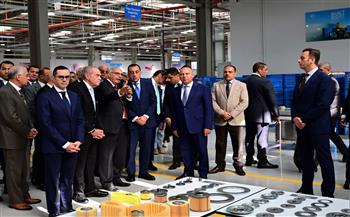 مدبولي يتفقد مصنع المنصور للفلاتر بالعاشر من رمضان ويشيد بالإنتاج والتدريب المحلي