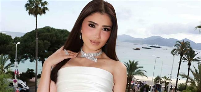 مي عمر تخطف الأنظار بـ"زي المدرسة" من كواليس "الست موناليزا