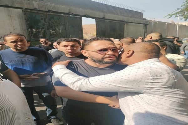 نجوم الفن يودعون السيناريست أحمد عبد الله في مسجد السراج المنير