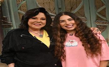 صاحبة السعادة تستضيف فرقة "تلاتة أخوات" وتواصل دعم المواهب الشابة