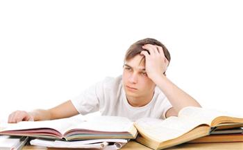 للأمهات.. أسباب مطمئنة وغير مقلقة للشرود الذهني والتشتت لدى أبنائك أثناء المذاكرة