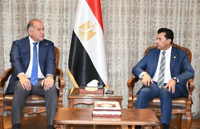 وزير الرياضة يلتقي رئيس "الدولي للرماية" لبحث الاستعداد لبطولة العالم 