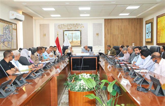 محافظ الوادي الجديد يترأس اجتماع مجلس إدارة صندوق استصلاح الأراضي 